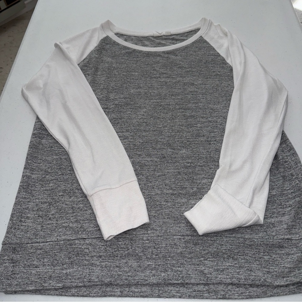 Gap Women Long Sleeve Crew Neck T-Shirt  Sweater‎ Gray & White Sz Med